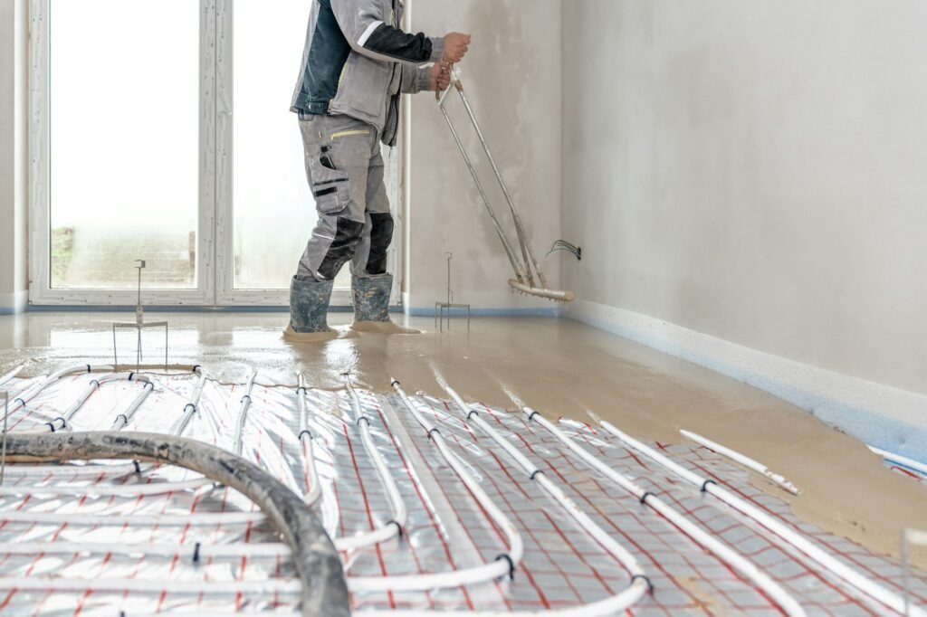 application of concrete on the floor on underfloor heating