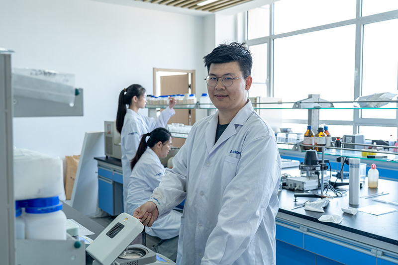 LANDU-innovation-center-technicians