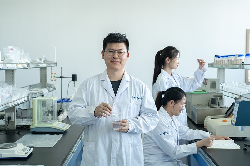 LANDU-ammattimainen kemistitiimi