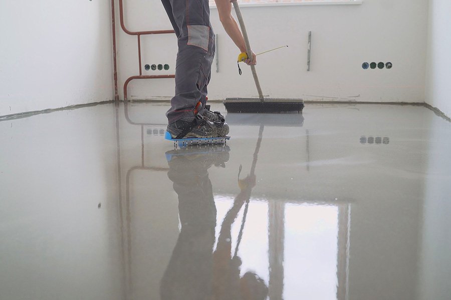 Gipszalapú önterülő kompaundok